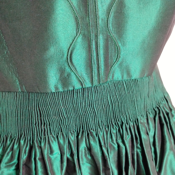 EMERALD TAFFETA BAVARIAN DRESS NWT - Picture 13 of 13